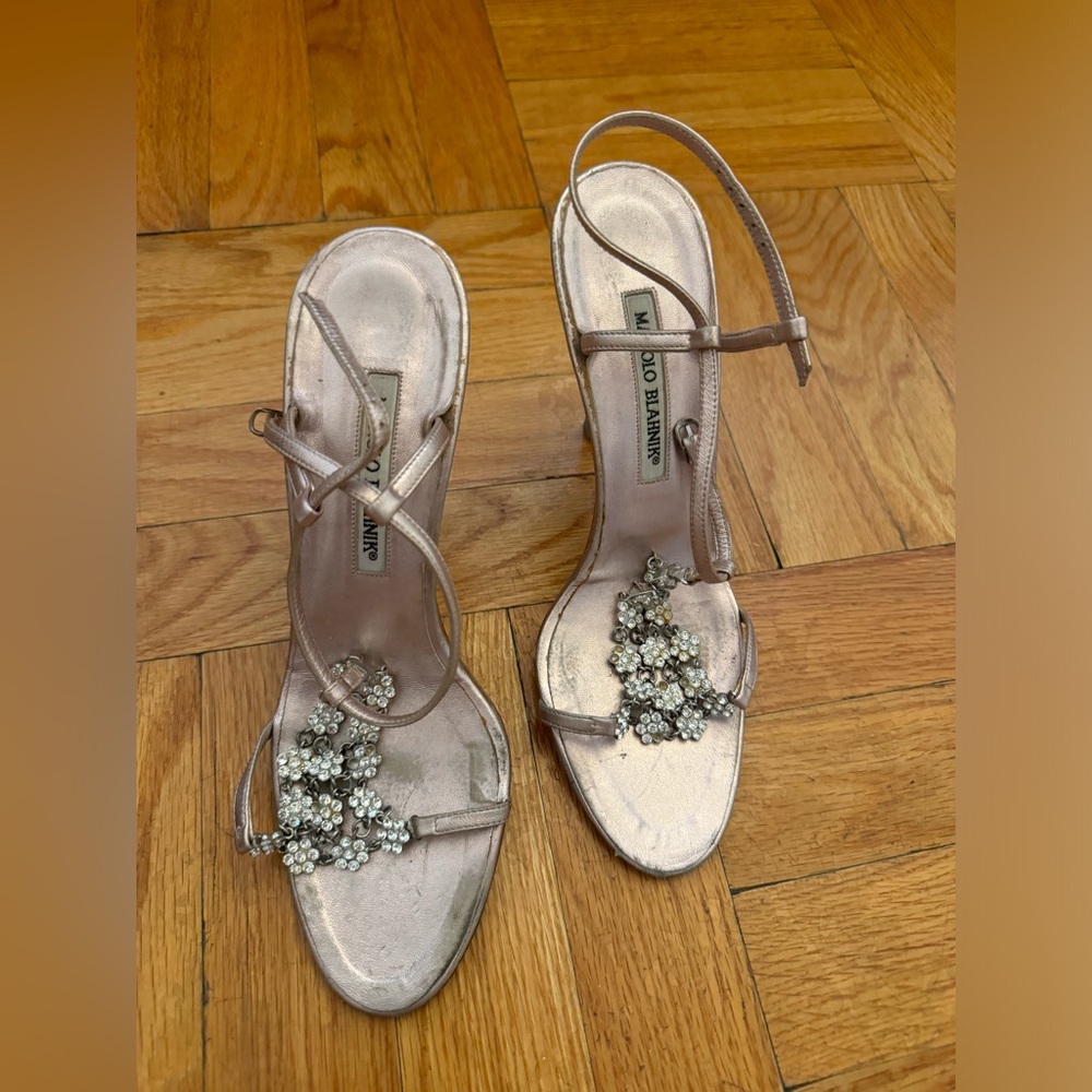 Manolo Blahnik Leather T-Strap Sandals
•   Metallic & Pink
•   Floral Print